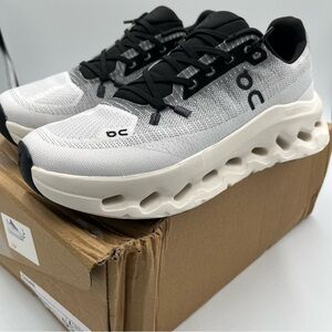 On Cloudtilt Sneakers In Black/Ivory Elasticated Laces - W Size 5 3WE10101430